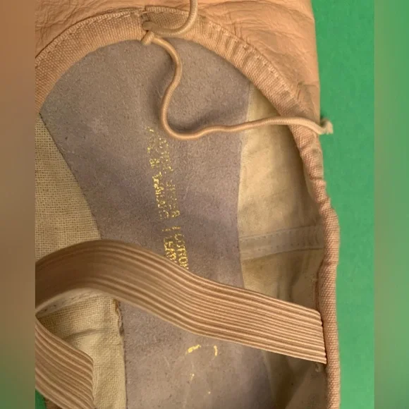 BLOCH Traditional ballet slipper . The Dansoft (SO205L). Fits 8.5 M women. - Picture 4 of 4